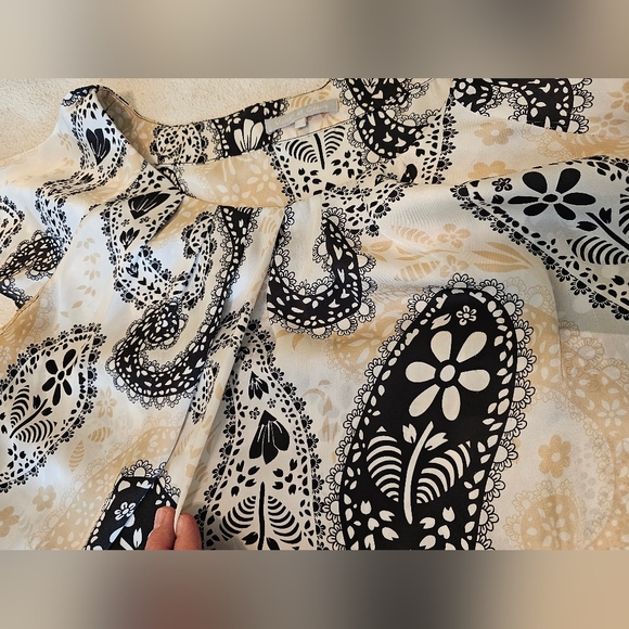 Violent & Claire XL Silky Cream, Tan & Black Paisley Print Round Neck Blouse - Picture 8 of 10